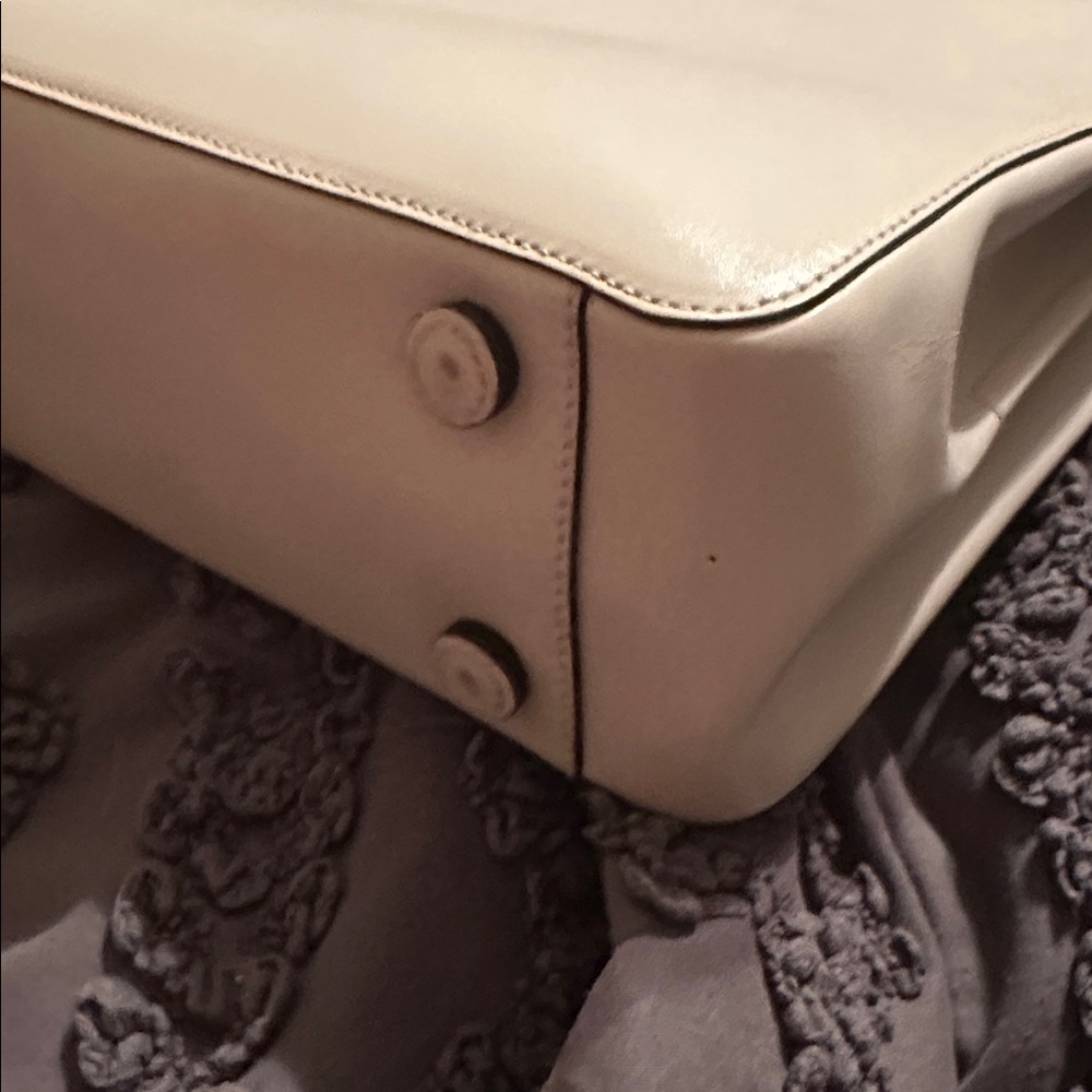 Prada vintage shoulder bag leather with metal strap. Gorgeous, rare bag. - Picture 4 of 11